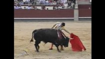 El Califa dos orejas a un toro de Dolores Aguirre año 2000