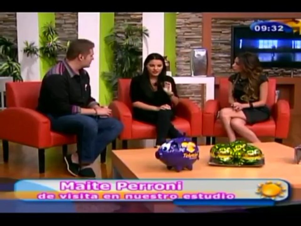 Maite Perroni en el estudio  Día a Día