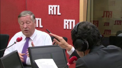 "Valls mène une double campagne contre le FN"