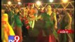 Narendra Modi supporters jumps to his garba song, Vadodara - Tv9 Gujarat