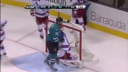 Hockey : Tomas Hertl inscrit son quatrième but de la soirée en piégeant le gardien