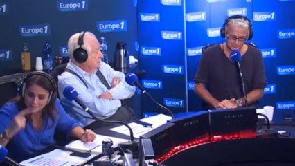 Скачать видео: Elie Semoun piège Cyril Hanouna et Franck Dubosc sur Europe 1 !