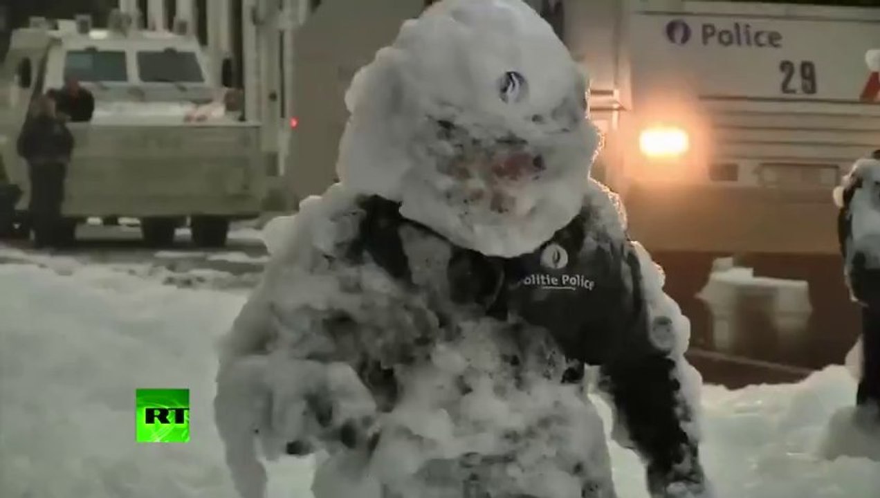 Belgium firemen soak cops in foam protesting cuts!!