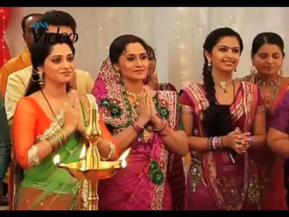 Roli Simar plays dandiya