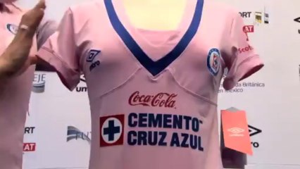 Presenta Cruz Azul jersey rosa para mujer