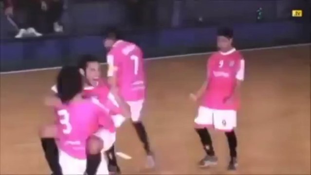 INCREDIBILE CALCIO DI RIGORE NEL CALCIO A 5