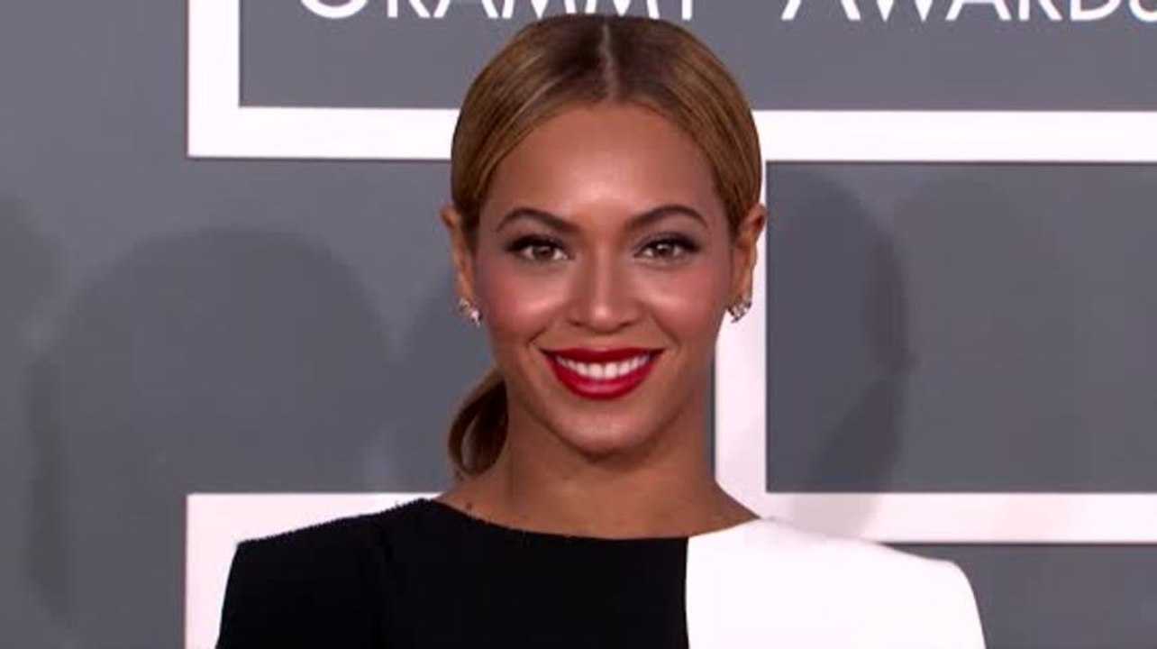 Beyonce bringt ihren ersten offiziellen Kalender für 2014 raus