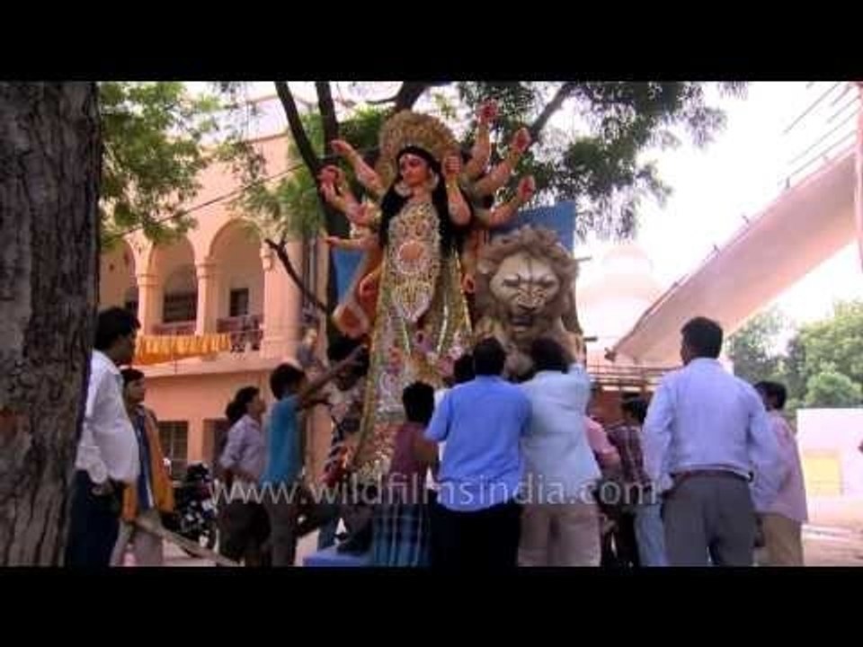 Durga idol being taken to its Pandal