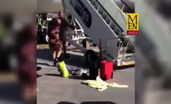 Un homme nu se fait taser sur le tarmac de l’aéroport de Manchester