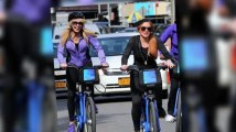 Lindsay et Dina Lohan font du vélo à New York