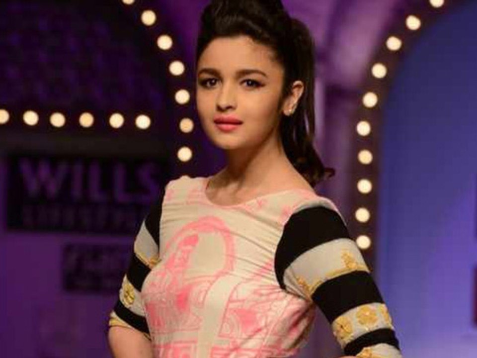 Alia Bhatt Showstopper For Masaba Gupta