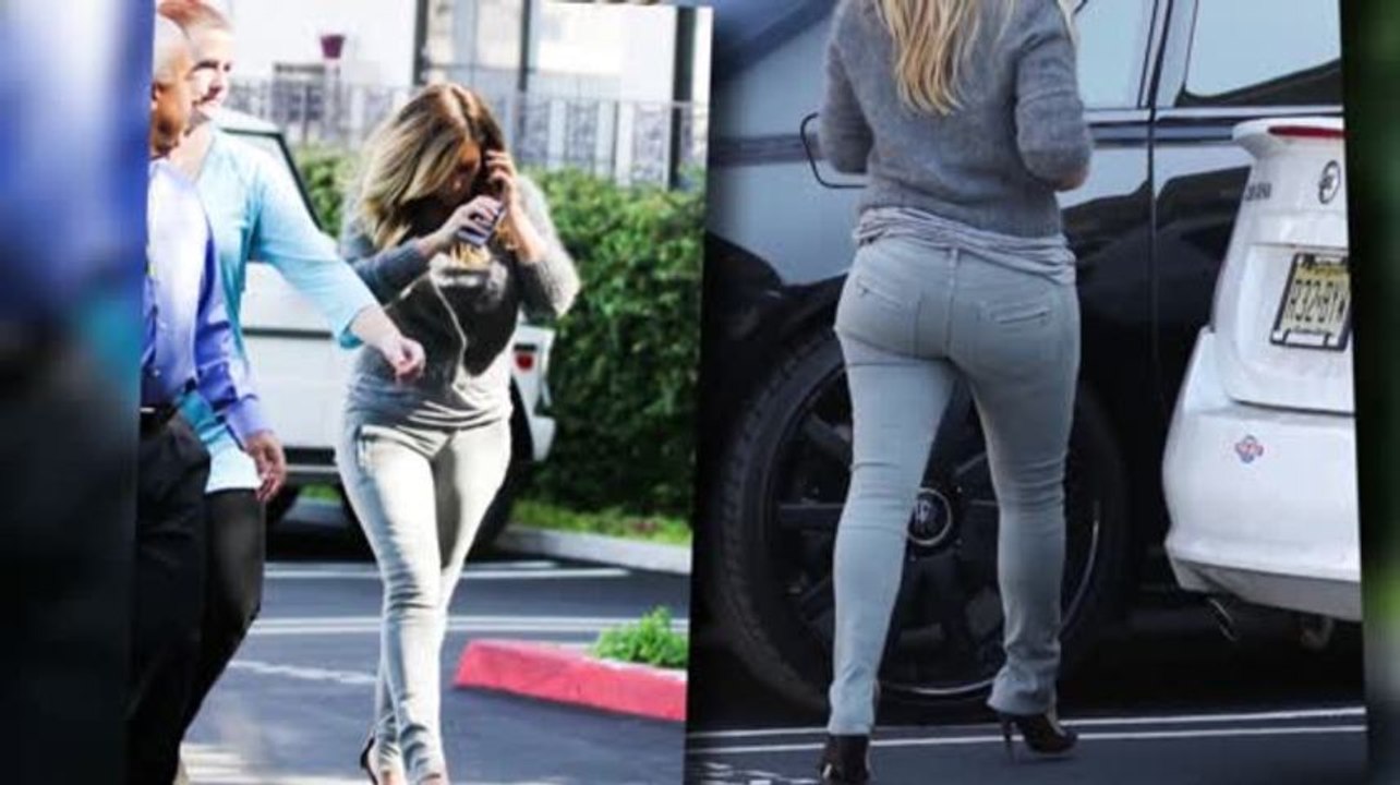 Kim Kardashian muestra su figura pos parto en jeans apretados