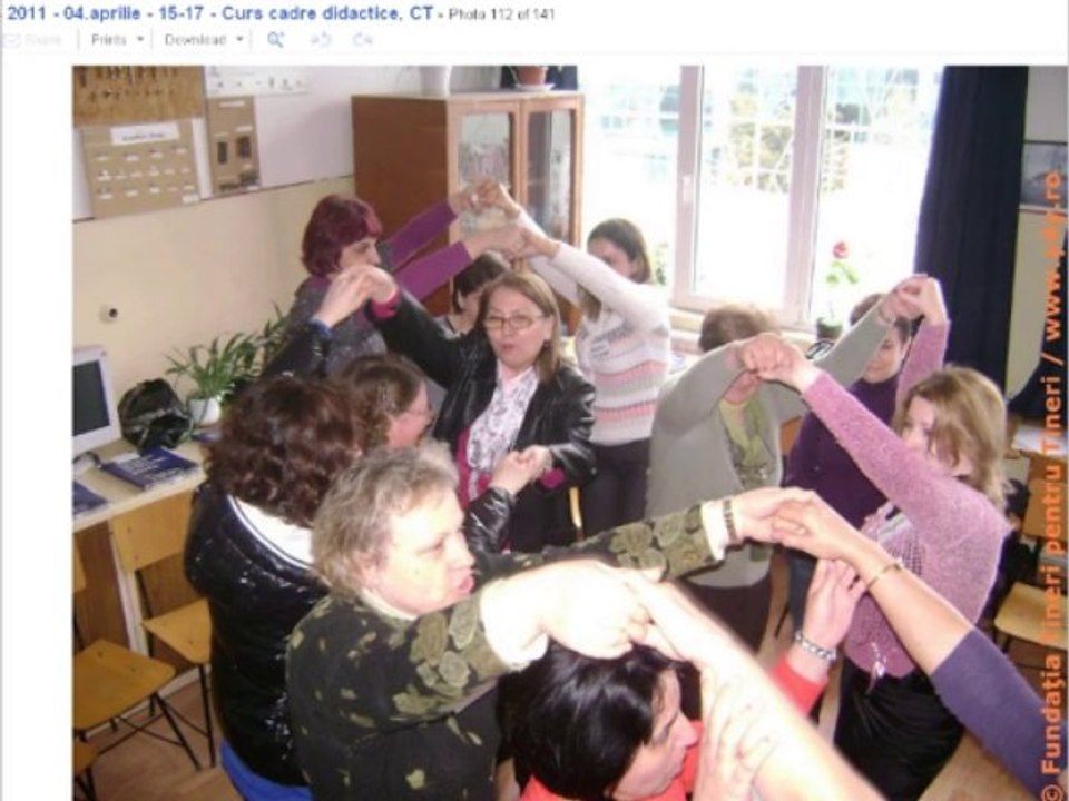 Tineri (scoliti) pentru (a distruge alti) Tineri