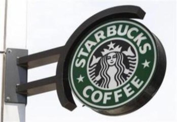 Descargar video: Morning Movers: Starbucks Corporation (SBUX), Wal-Mart Stores, Inc. (WMT)