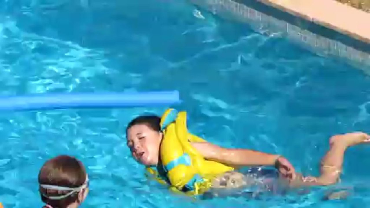l’éclate dans la piscine