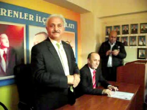 Başkan Öztürk Aday Adayı Dilekçesini AK Partı ilçe Başkanlığına verirken.
