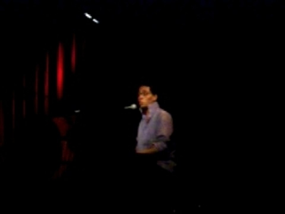 Jann Halexander chante 'Ô Bel Anjou' en Allemagne