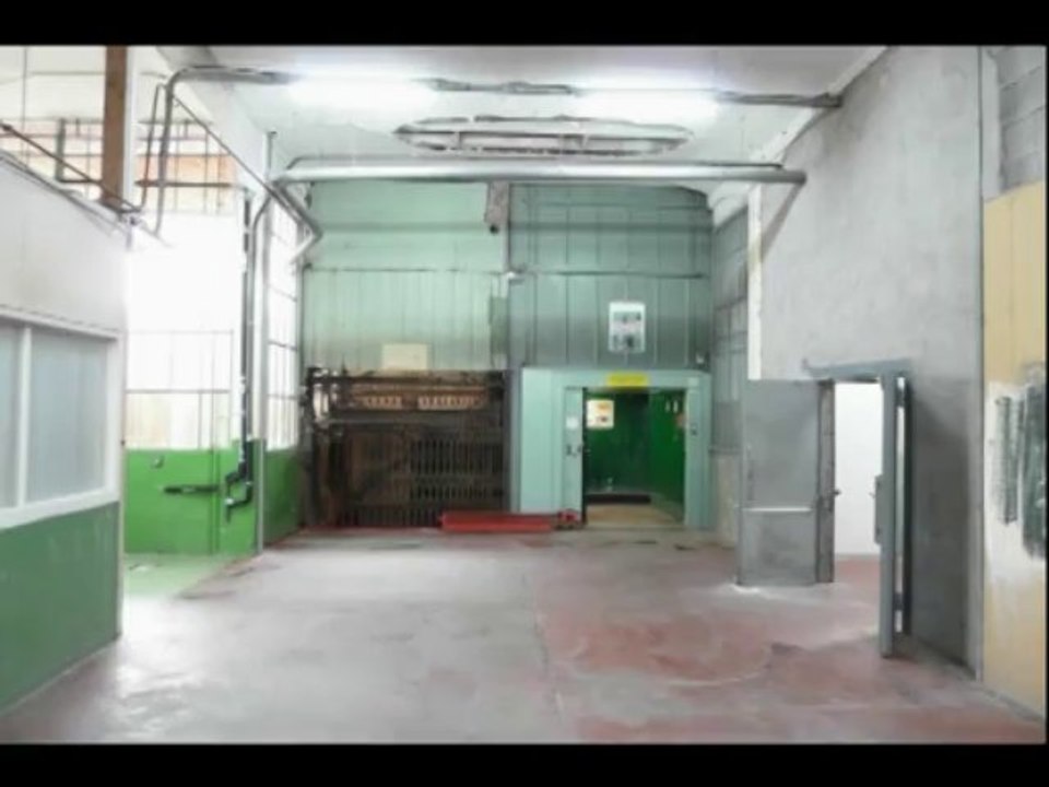 04 - A louer, Box / Local de stockage de 63 m2. M° LYON, La SOIE.