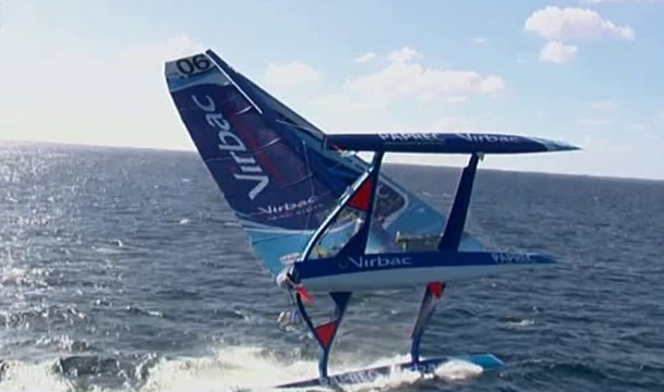 ZAPPING ACTU DU 11/10/2013 - Chavirage incroyable de Jean-Pierre Dick et Roland Jourdain