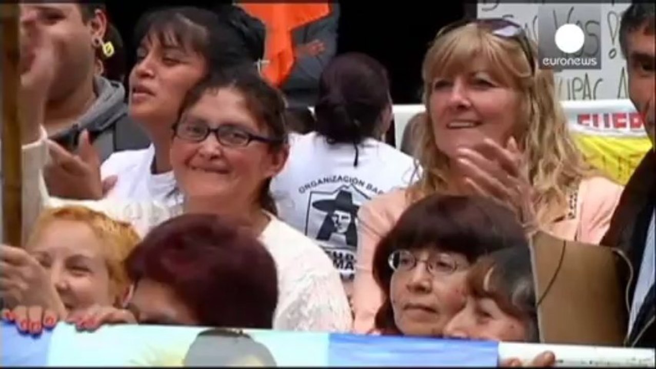 Argentina: da convalescente Cristina Fernandez continua...