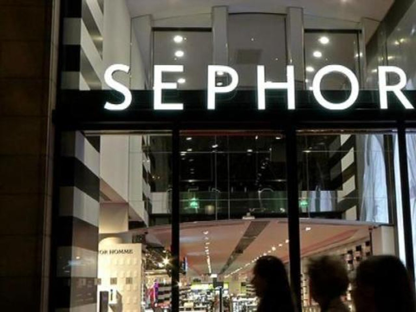 Sephora des Champs-Élysées interdit d'ouverture le soir - Marie Claire