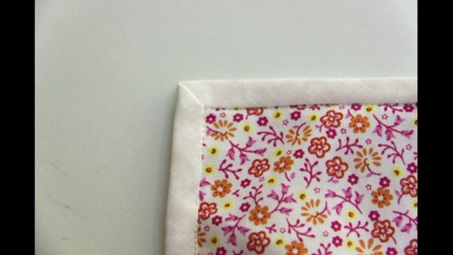 Cours de couture - Apprendre à coudre du biais sur un angle - Tuto de couture