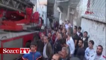 Beyoğlu'ndaki bina alev alev yandı