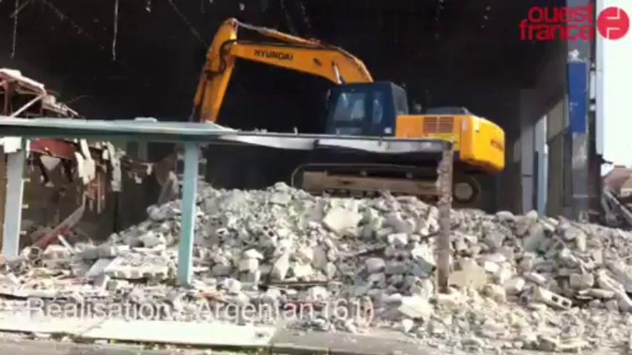 Démolition de la salle des fêtes - Démolition d...