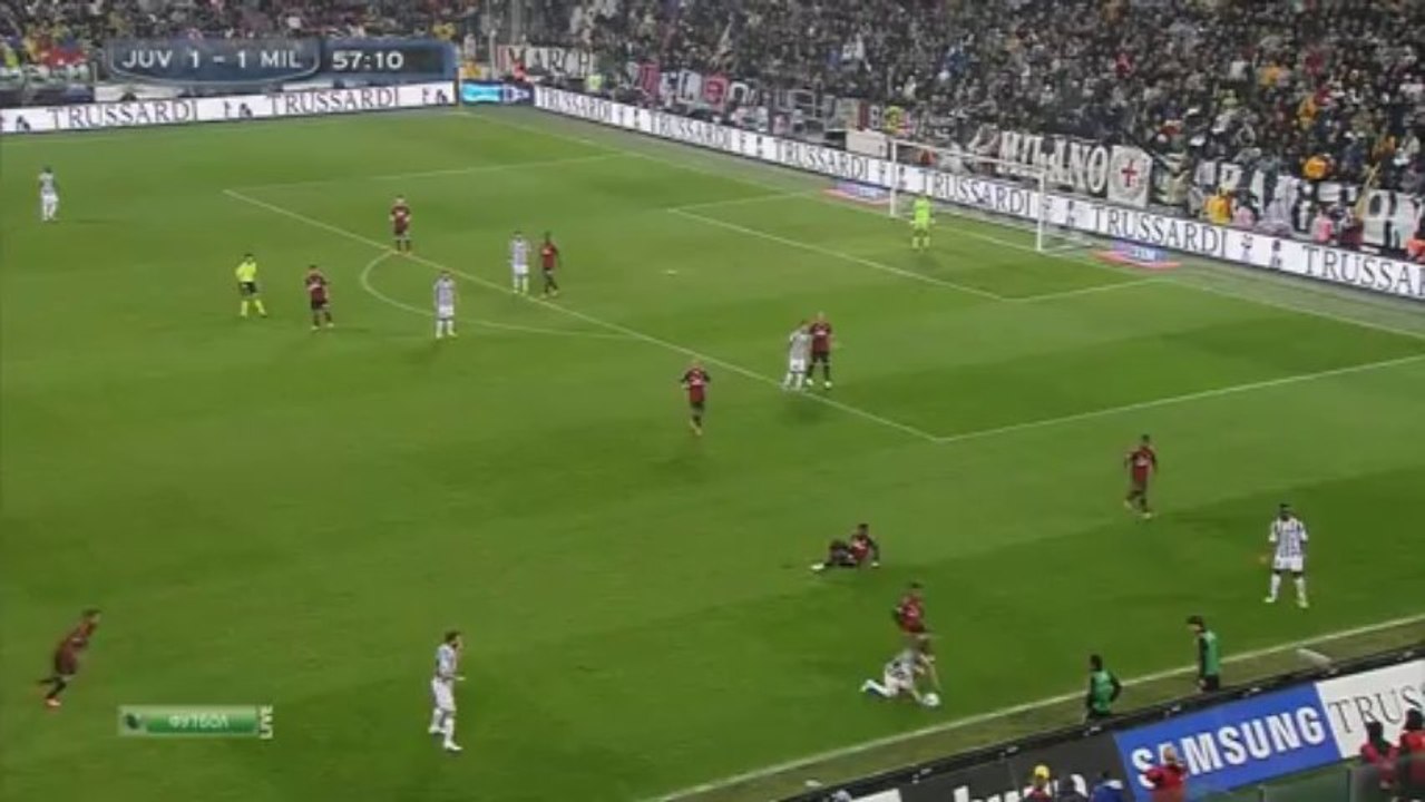 Vidal vs Milan home 06.10.2013 HD | by Juventino2105