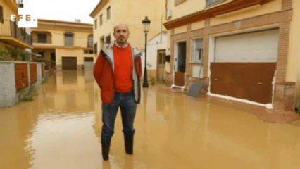 Muros artesanos contra las inundaciones en Cártama (Málaga)