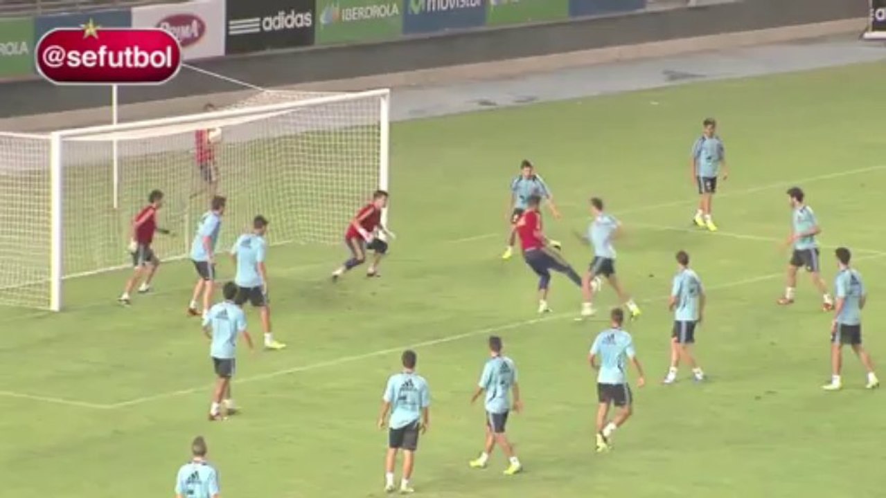 18 joueurs contre 3 gardiens, le drôle d'entraînement des -21 ans espagnols