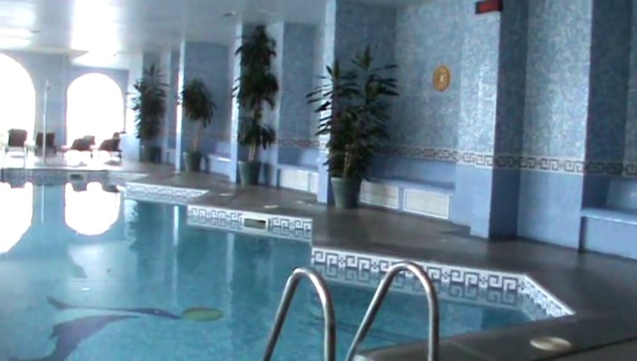 Riu Palace Madeira 4,5 Sterne Canico de Baixo Hallenbad mit Meerblick Liegen Schwimmbad Pool Poolblick