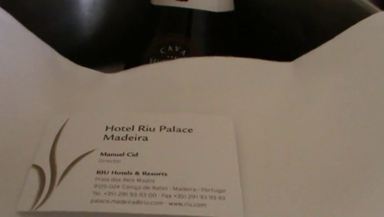 Riu Palace Madeira 4,5 Sterne Canico de Baixo Sekt im Zimmer für Matthias Mangiapane zum 30. Geburtstag Director Manuel Cid