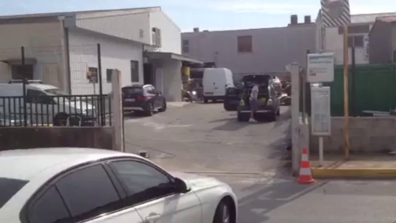 Portail coulissant barreaudé vertical automatique posé par APG Accès Portes de garage﻿