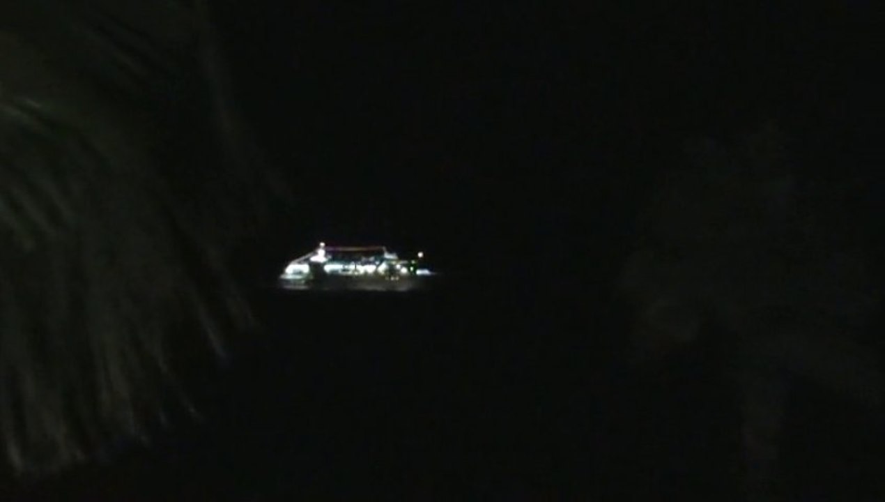 Riu Palace Madeira 4,5 Sterne Canico de Baixo Kreuzfahrtschiff fährt zum Hafen von Madeira Funchal