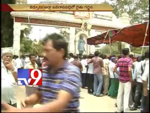 Police lathicharge SKU students demanding Samaikhyandhra
