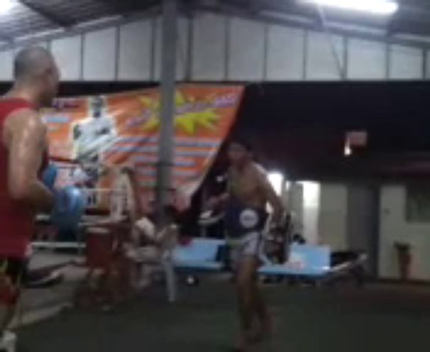 Fayad le 08-06-2013 au Cho Nateetong Muay Thai Camp Pattaya 2)