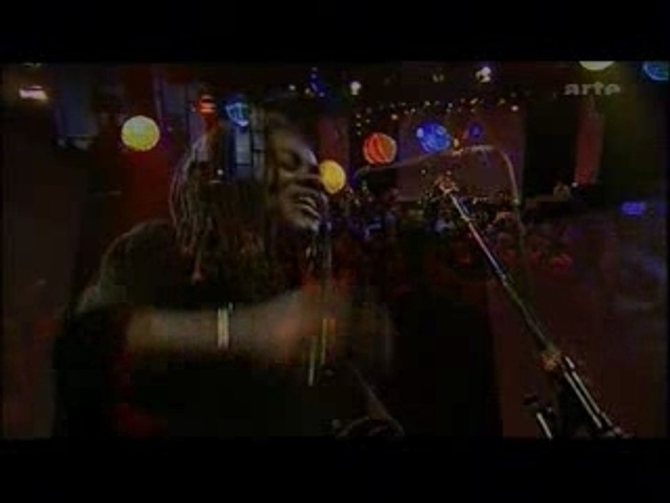 Tracy Chapman - Get up stand up