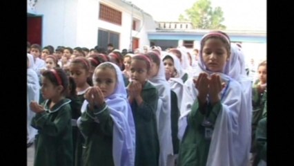 School children pray for Malala's Nobel win