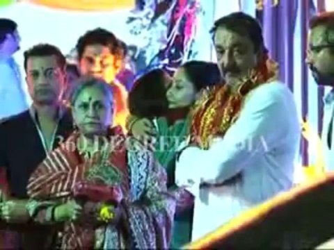 Mata Ki Chauki at Sanjay Dutt's place Jaya Bachchan at Sanjay's House for Mata Ki Chauki