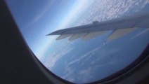 L'aile de l'avion pendant le vol zéro g