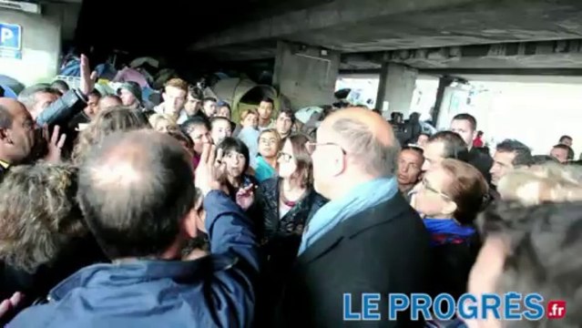 Pont Kitchener à Lyon : le juge à la rencontres des Albanais demandeurs d'asile