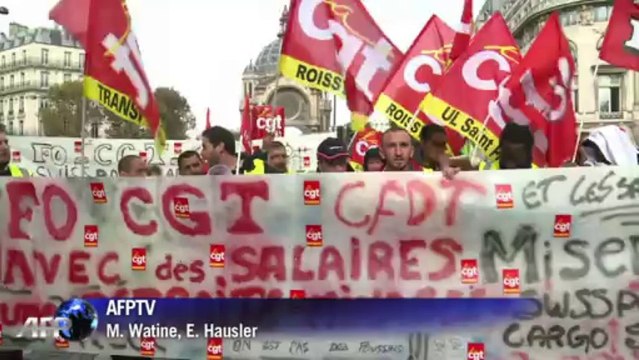 Retraites: plusieurs milliers de personnes défilent à Paris