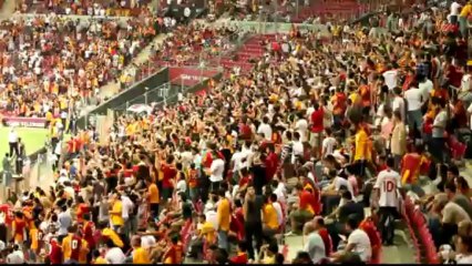 Galatasaray - Fiorentina " Fenerbahçe Köpeğine ! "