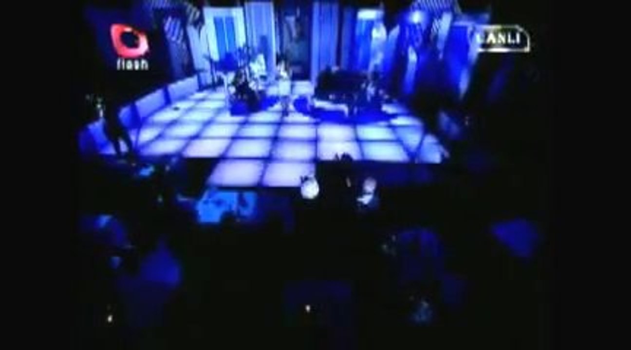 Tuğba Hatun - Annem [Güler Işık'la Türkü Vakti] [Söz Ve Müzik : TUĞBA HATUN]