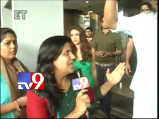 Akshay Kumar visits Hyderabad,climbs Charminar