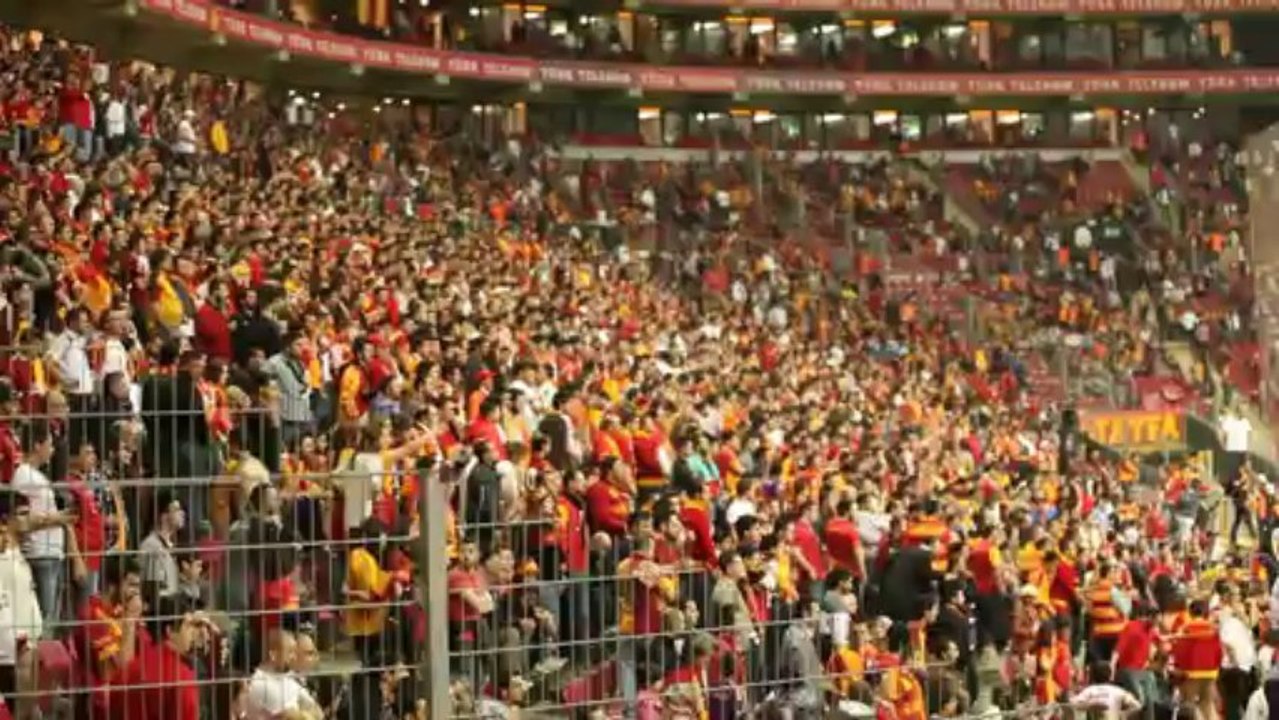 Galatasaray - Mersin İY " azizin köpeği ibne hakemler ! "