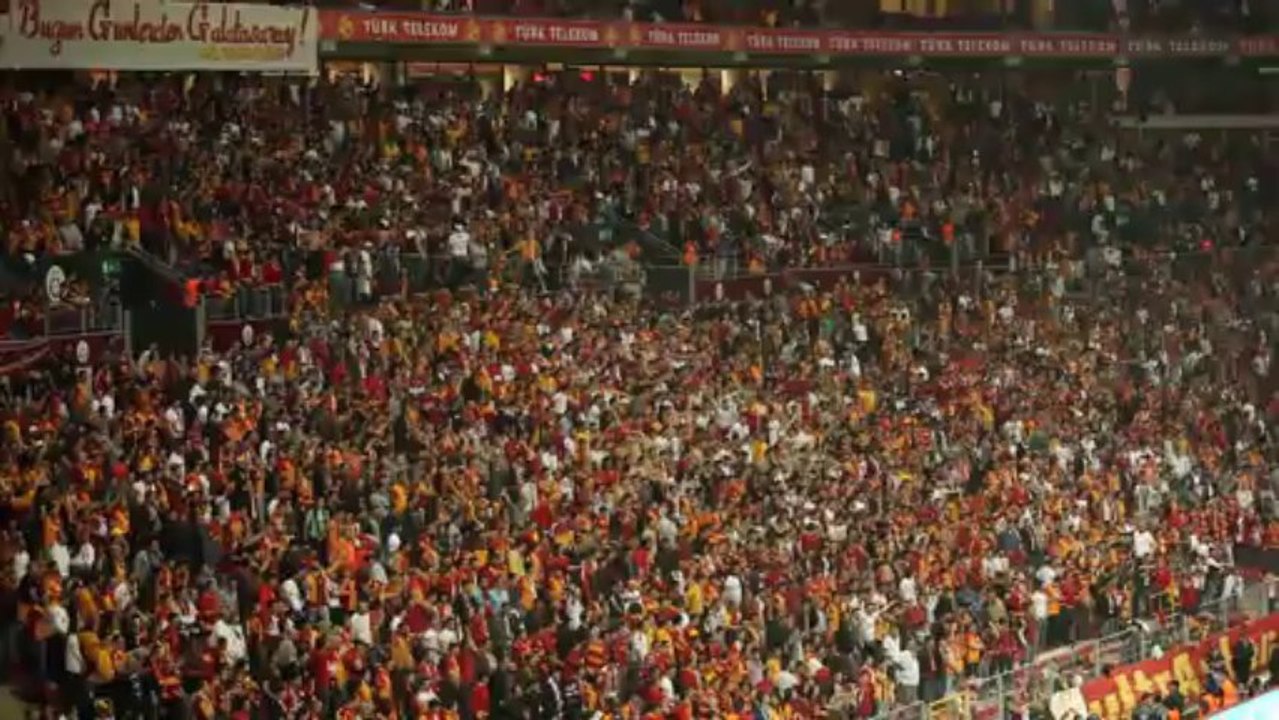 Galatasaray - Mersin İY " fenerbahçe köpeğine ! "