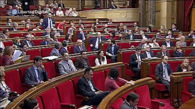 PPC y C's dejan el Parlamento catalán tras ser tachados de nazis por ir al 12-O