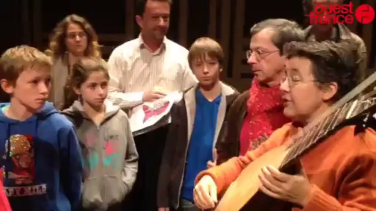 Les élèves découvrent le théorbe et Monteverdi - Élèves EMT baroque